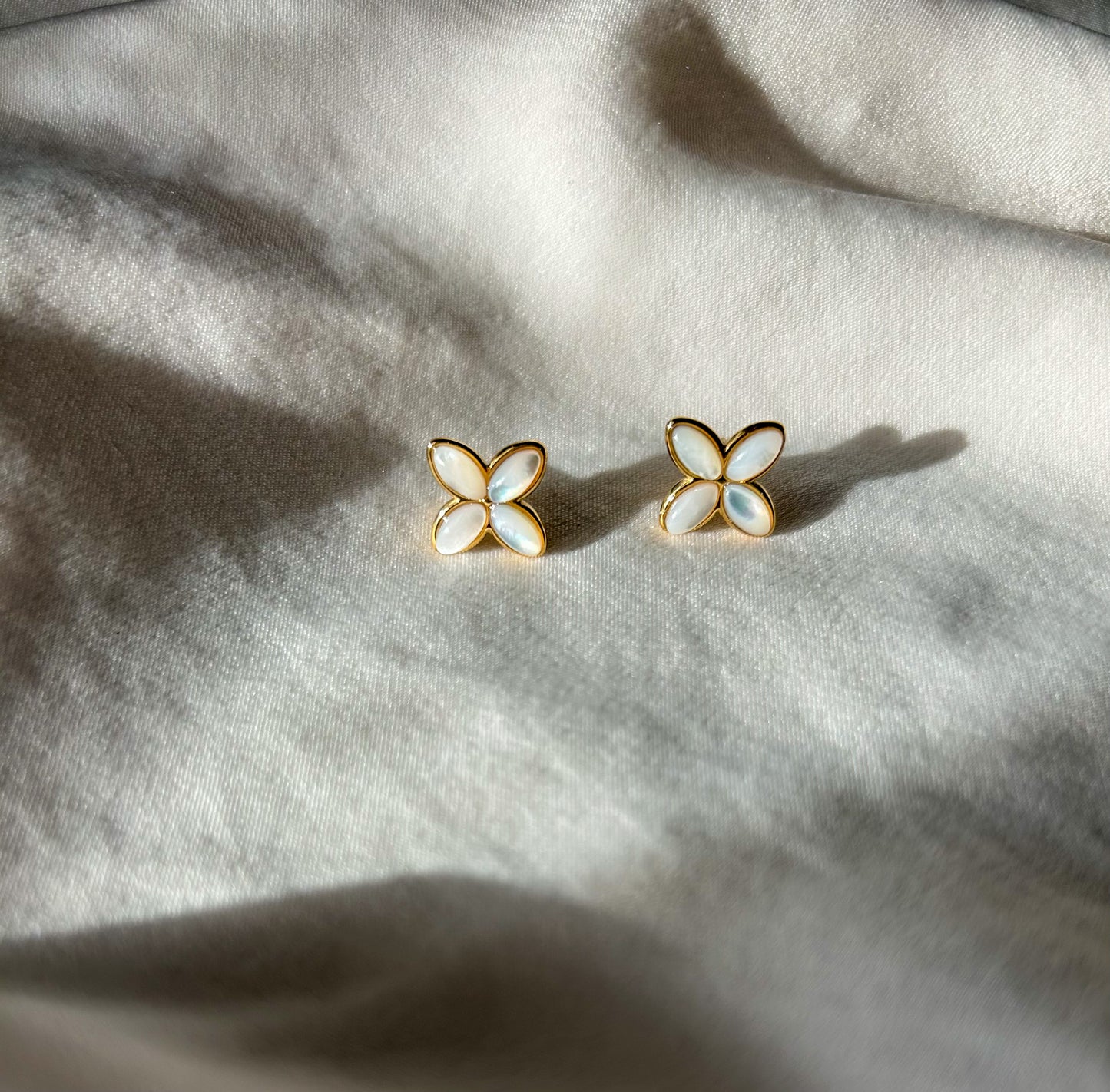 Gwendoline Earrings (White)